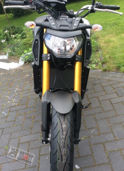 Kühlerabdeckung Schwarz/Silber für Yamaha MT-09 BJ 2013-2016