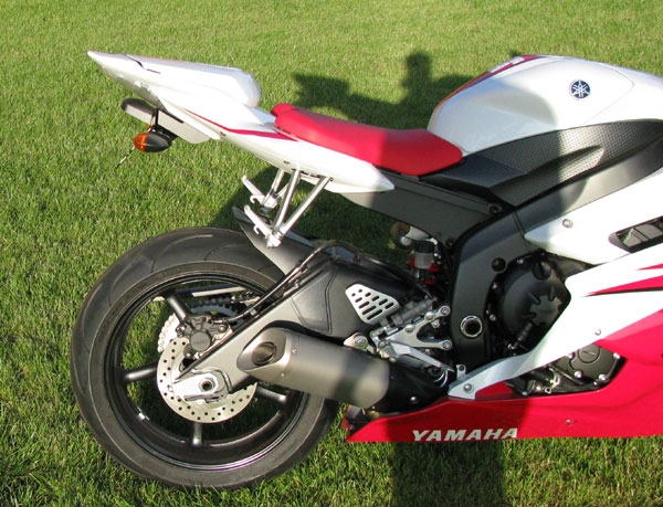 BRUUDT Kennzeichenhalter für Yamaha R6 ab 2006 Für Original Blinker und Mini Blinker.