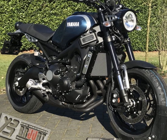 BRUUDT Kühlerabdeckung Schwarz/Silber für Yamaha XSR900