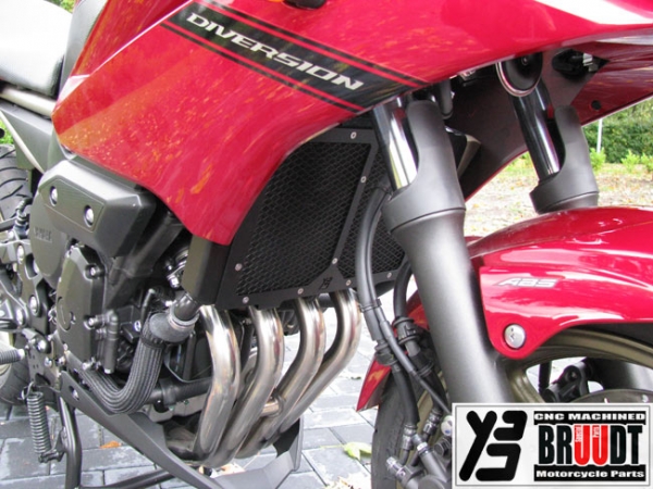 Kühlerabdeckung für Yamaha XJ6 und XJ6 Diversion Schwarz/Schwarz ab 2009